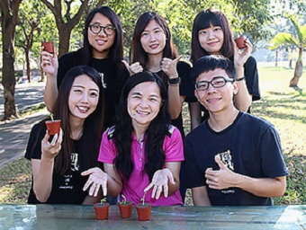 Title: The Department of Adult and Continuing Education, National Chung Cheng University won first place at the Universities/Colleges Group of the ICT Applied Creativity Competition in 2016.