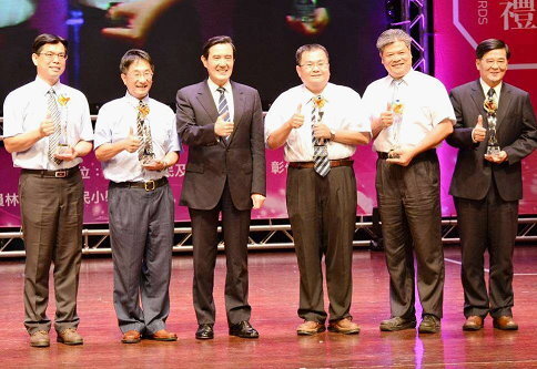 Three distinguished alumni of our Adult & Continuing Education Department won the 2015 Principal Outstanding Leadership Award.